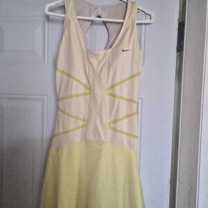 Maria Sharapova’s 2011 French Open Yellow Tennis Dress!